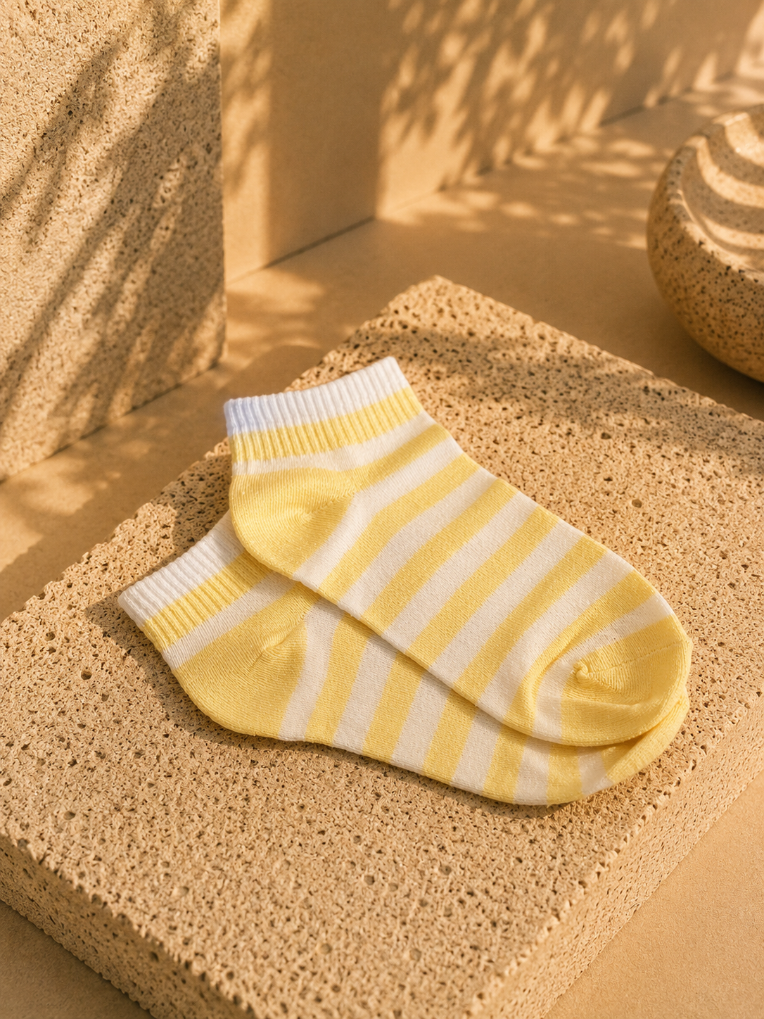 Socquettes Soline – Rayures jaune pastel